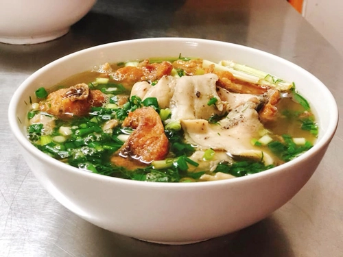 Bát bún cá đầy ắp ‘ăn xong vẫn thèm’ ở Hà Nội