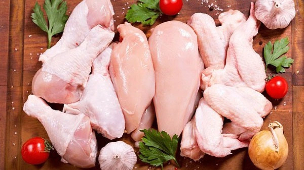Bị Covid ăn được thịt gà không?