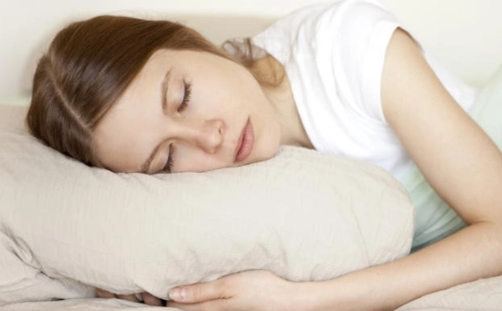 Bị rối loạn tiền đình nên nằm gối cao hay thấp?