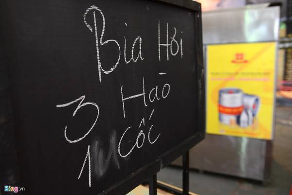 Bia mậu dịch, gánh hàng hoa, xe điện ở ‘Ký ức Hà Nội’