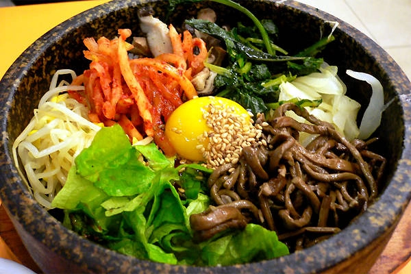 Bibimbap - món cơm bổ dưỡng quyến rũ từ màu sắc