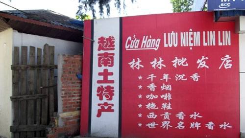 Biển hiệu ngập tràn chữ Trung Quốc ở Hạ Long