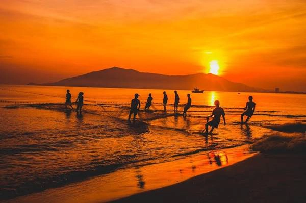 Bình minh trên làng chài Lý Sơn