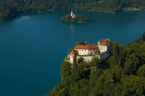 Bled - Tòa lâu đài cổ nhất Slovenia