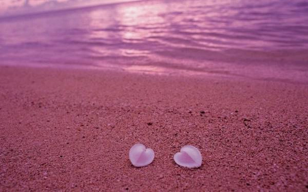Bờ biển cát hồng tự nhiên ở Bahamas