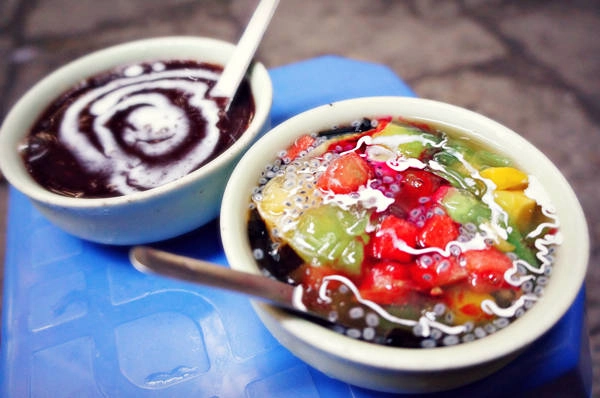 Các món chè nước ngoài lạ miệng ở Hà Nội