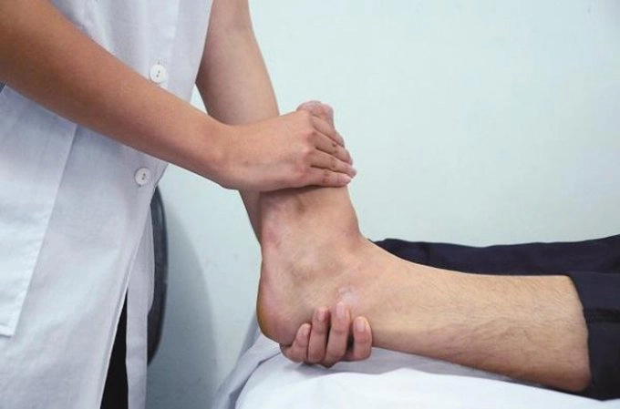 Các nguyên nhân bị phù chân ở người già