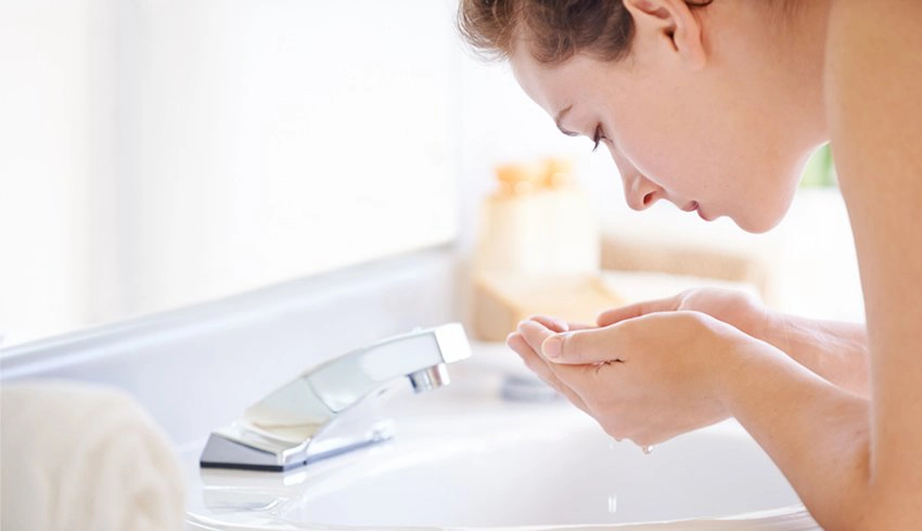 Cách chọn sữa rửa mặt tốt nhất để giảm mụn