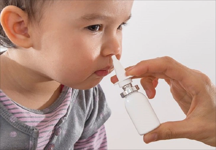 Cách dùng thuốc xịt mũi an toàn cho trẻ