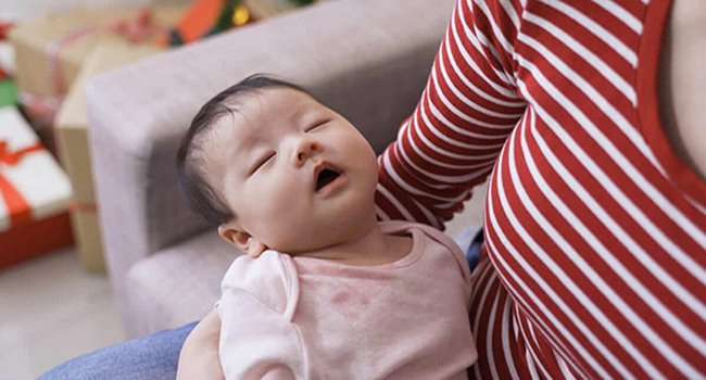 Cách giảm khò khè cho trẻ sơ sinh