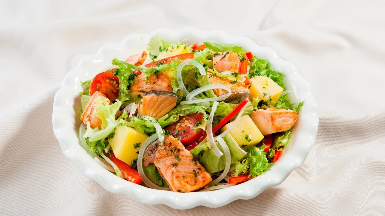 Cách làm salad cá hồi ngon đúng điệu