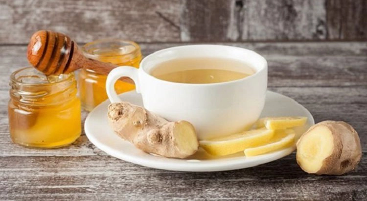 Cách pha nước gừng giảm đau bụng kinh
