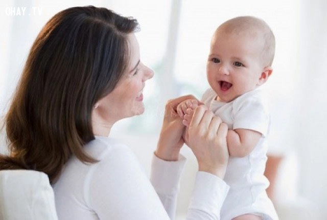 Cách thức giao tiếp phù hợp với trẻ em từ giai đoạn 1 tuổi