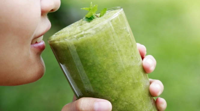 Cách uống nước ép cần tây giảm cân