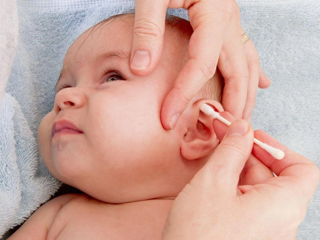 Cách vệ sinh tai khi bị viêm tai giữa