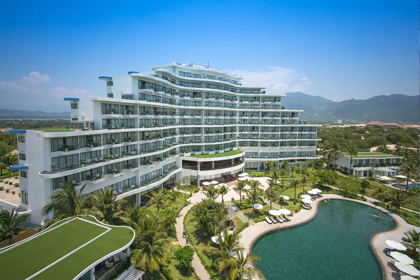 Cam Ranh Riviera Beach Resort & Spa - Lạc vào trốn “thiên đường”