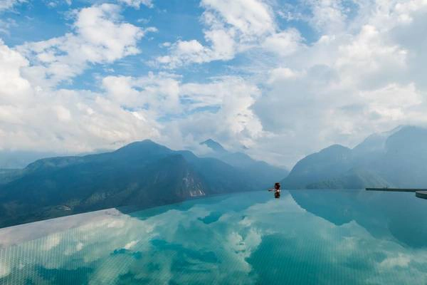Cận cảnh hồ bơi vô cực ở Topas Ecolodge Sapa đang gây sốt cư dân mạng