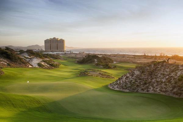 Cận cảnh sân golf tuyệt đẹp tại The Grand Hồ Tràm Strip