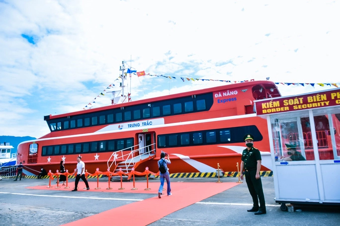Cận cảnh tàu cao tốc Đà Nẵng đi Lý Sơn mới khai trương