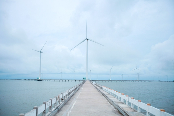 Cánh đồng điện gió lớn nhất Việt Nam đẹp như châu Âu