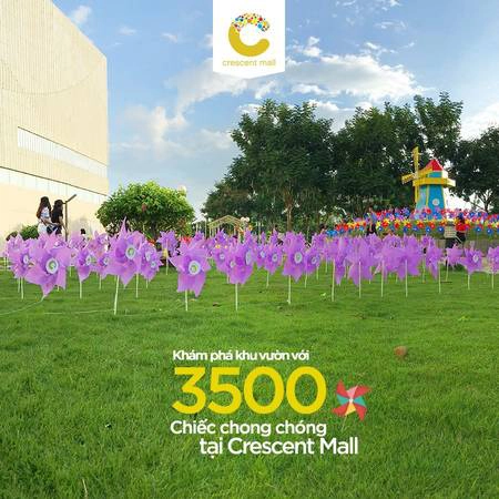 Check-in ‘khu vườn chong chóng cầu vồng’ cực hot tại Crescent Mall quận 7