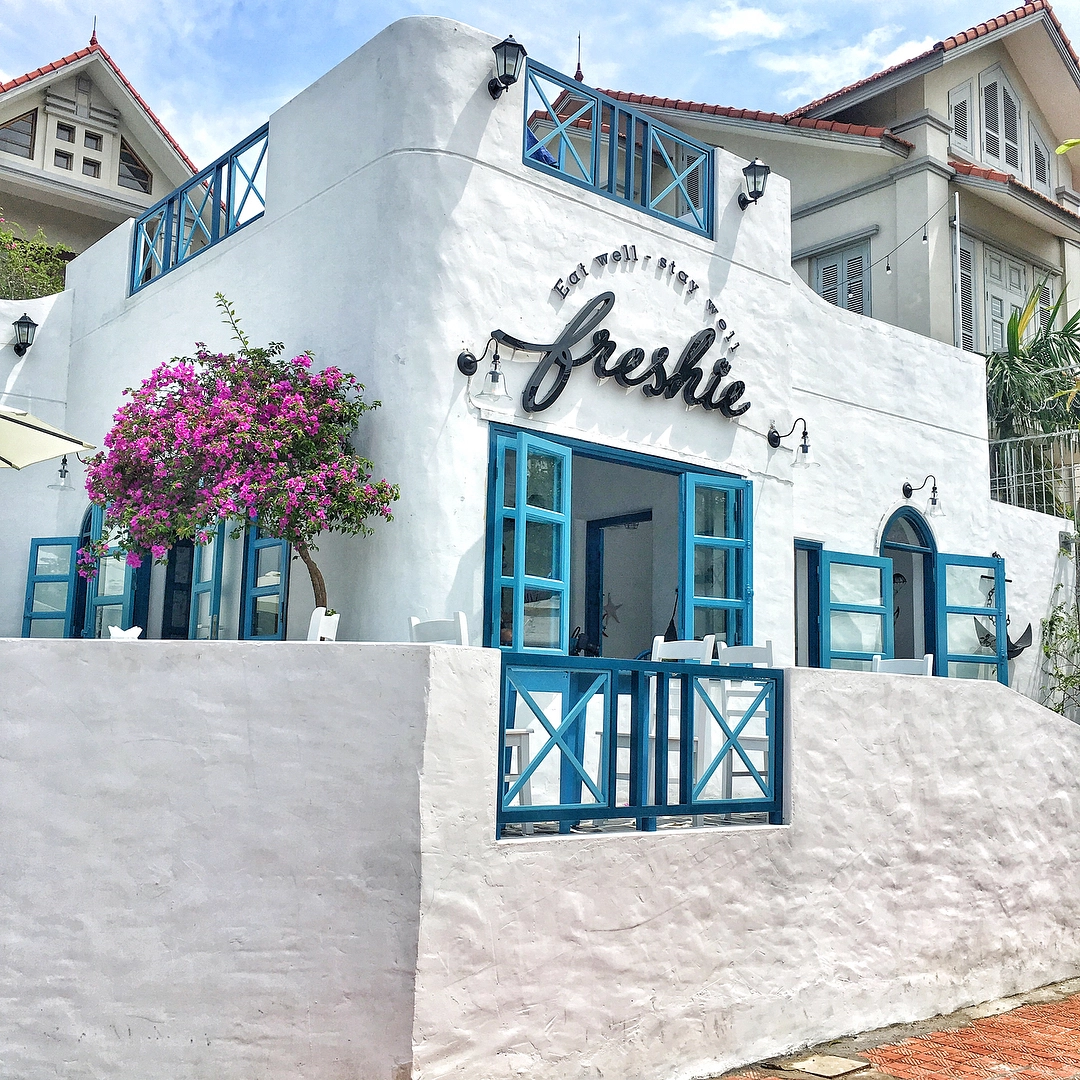 Check-in rần rần cafe Santorini - Freshie food & drinks Hạ Long xinh xắn