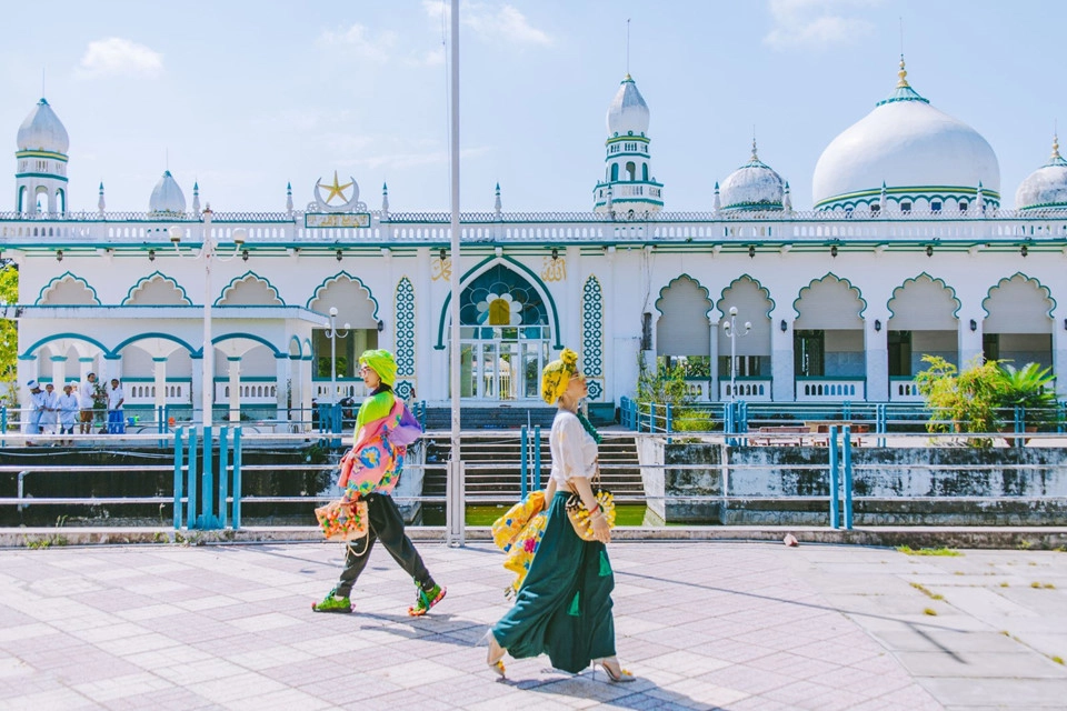 Check-in sang chảnh như bìa tạp chí ở thánh đường Hồi giáo An Giang