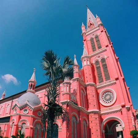 Chiêm ngưỡng cận cảnh vẻ đẹp của nhà thờ màu hồng ngay giữa lòng Sài Gòn