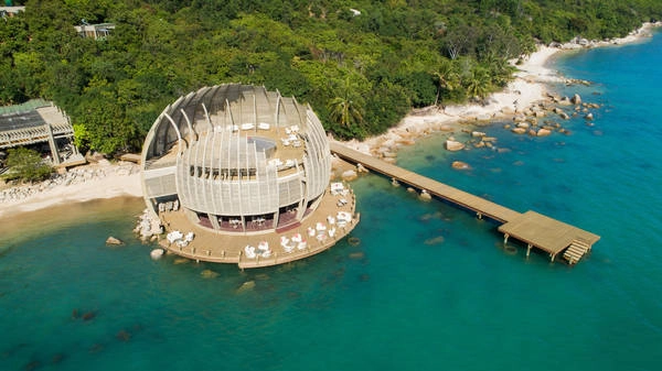 Chiêm ngưỡng nhà hàng nổi trên biển độc nhất Việt Nam tại An Lâm Retreat Ninh Vân Bay