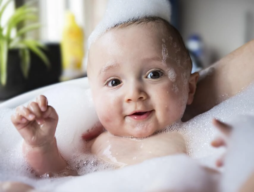 Chọn sữa tắm cho bé bị viêm da cơ địa