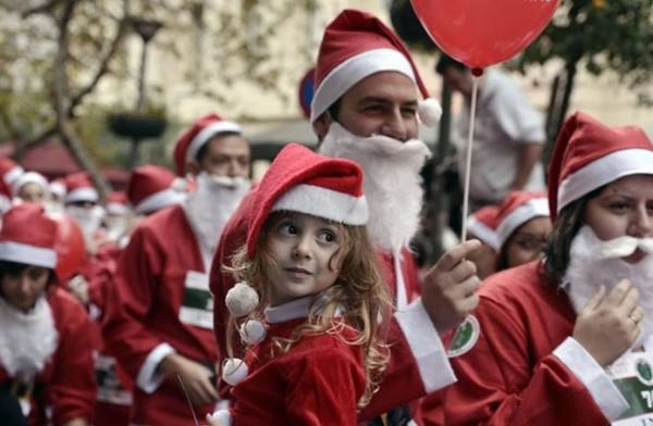 Chùm ảnh vui nhộn với ông già Noel khắp nơi trên thế giới