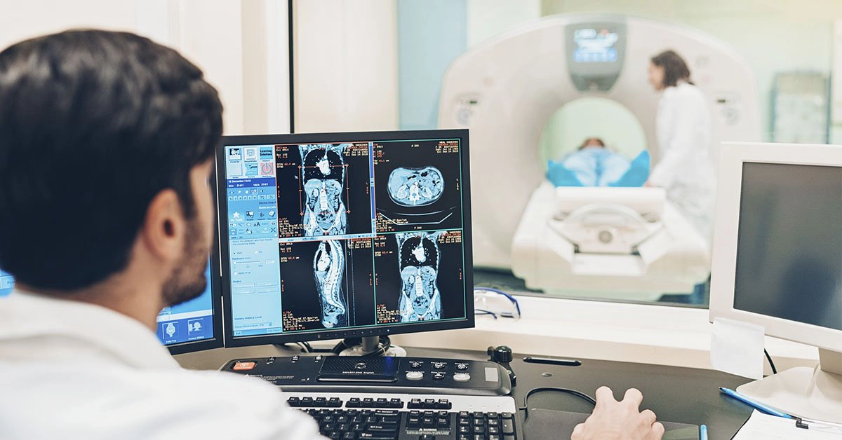 Chụp PET/CT có khác gì với chụp CT hay MRI không?