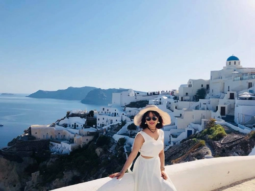 Cô gái Hà Nội đi từ thất vọng đến bất ngờ khi ghé Santorini