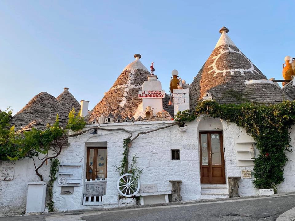 Có một ngôi làng Alberobello đẹp tựa cổ tích ở Italy