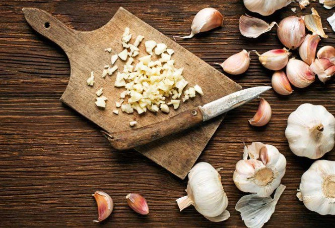 Có nên ăn tỏi hậu COVID?