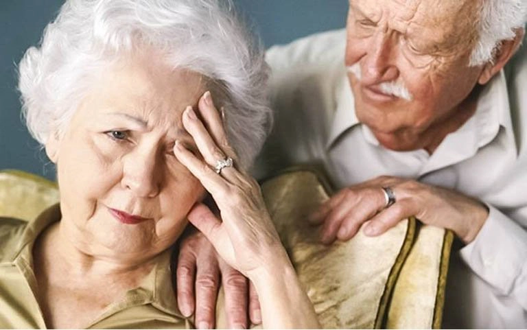 Có nên dùng thuốc bổ cho người già suy nhược cơ thể?