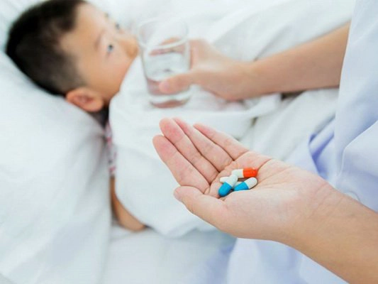 Có nên dùng thuốc nhuận tràng cho trẻ táo bón?