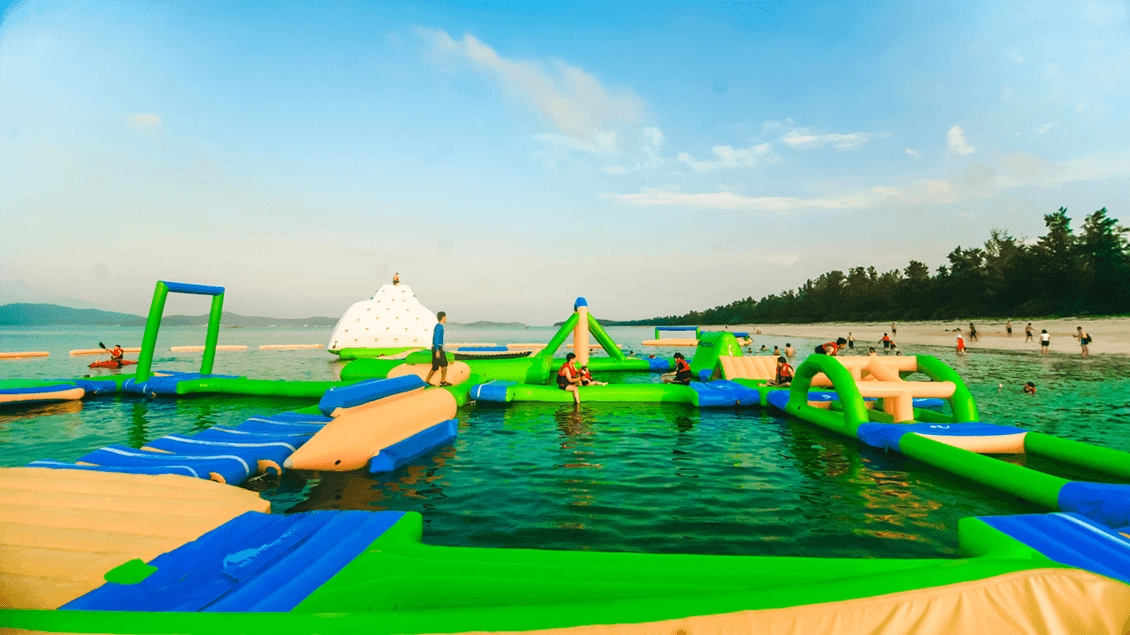 Cô Tô Park: Công viên nước bơm hơi trên bãi biển lớn nhất Việt Nam