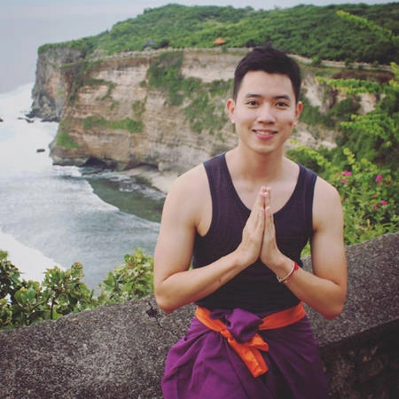 Cơ trưởng 9X đẹp trai mê mẩn du lịch Bali