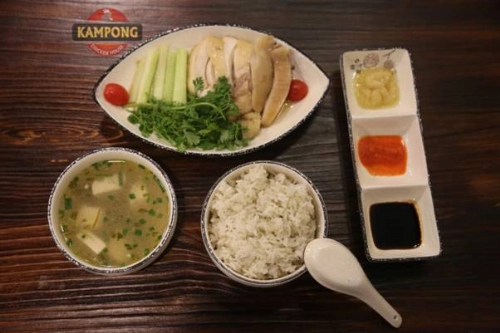 Cơm gà Hải Nam trên phố Lò Đúc
