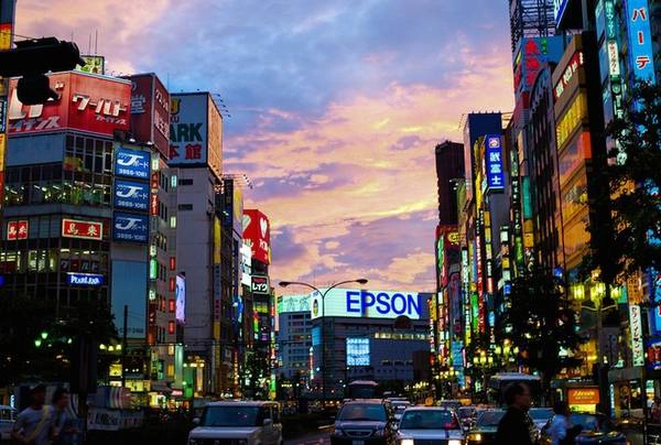 Cuộc sống lộng lẫy về đêm tại trung tâm ăn chơi của Tokyo