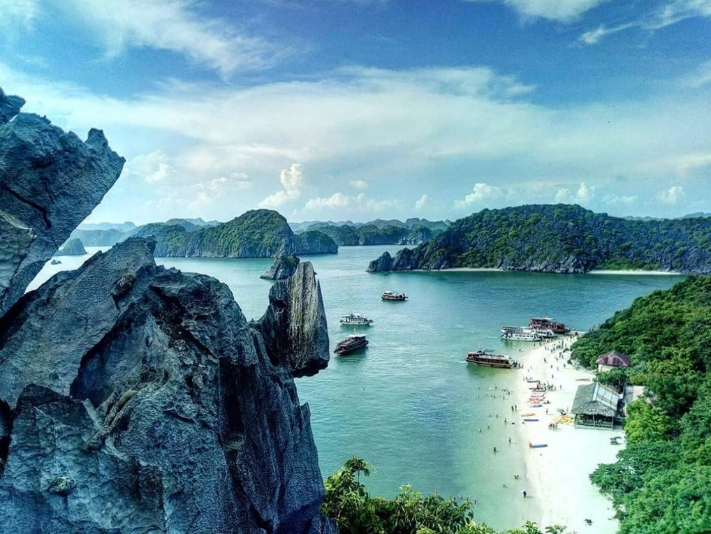 Cuối tuần chưa biết đi đâu, rủ ngay hội bạn thân tới Cát Bà