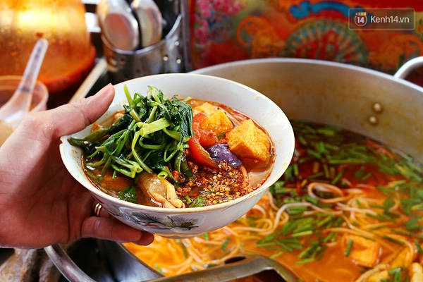 Đã mấy chục năm tuổi, nhưng những quán ăn Sài Gòn này lúc nào cũng đông nghịt
