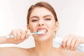 Đánh răng thường xuyên vẫn bị hôi miệng phải làm sao?