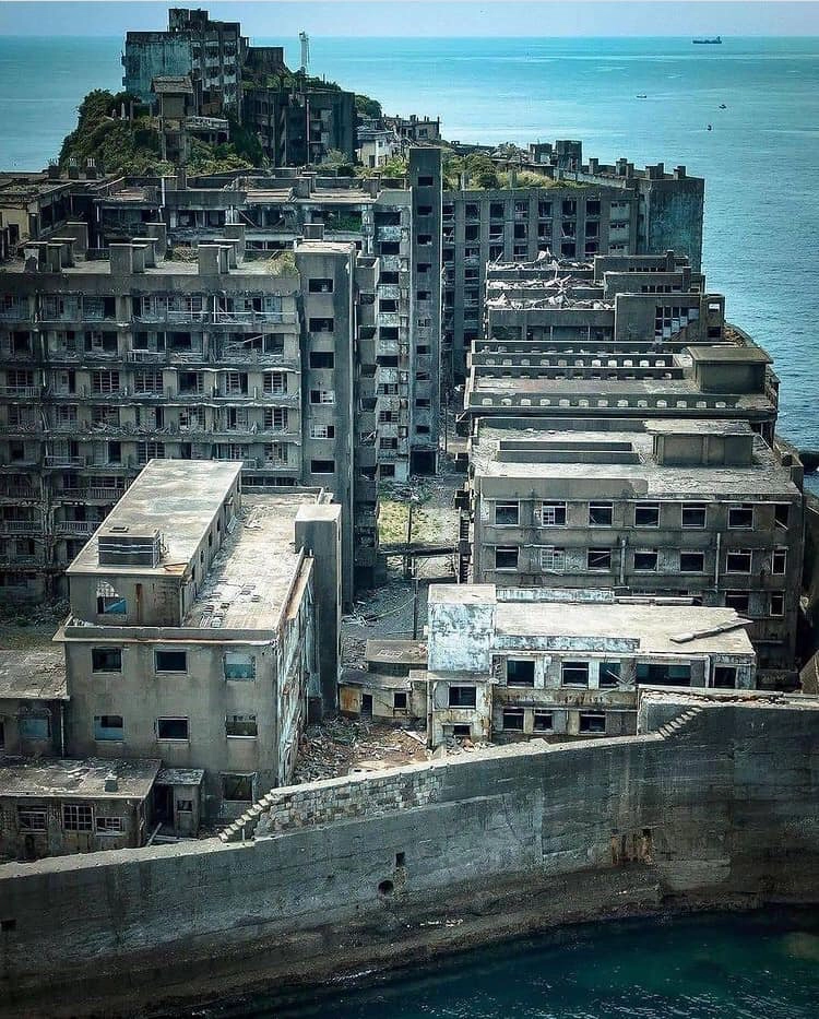 Đảo Hashima nơi mệnh danh là “hòn đảo ma” giữa biển khơi Nhật Bản