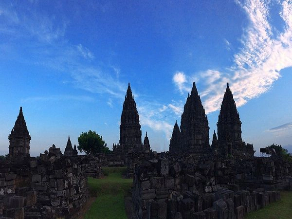 Đền Hindu hơn nghìn năm tuổi ở Indonesia