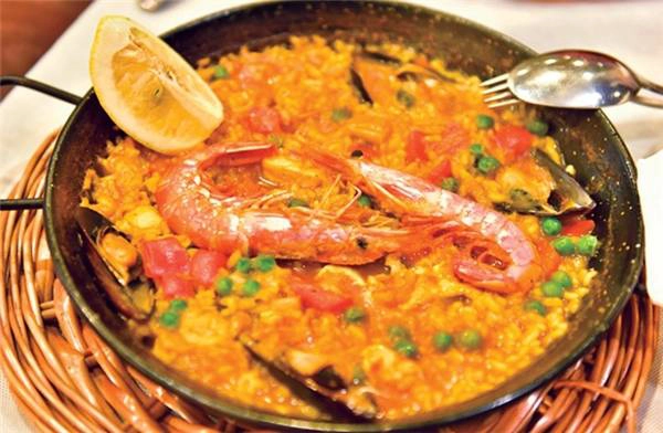 Đến Tây Ban Nha ăn cơm chiên paella