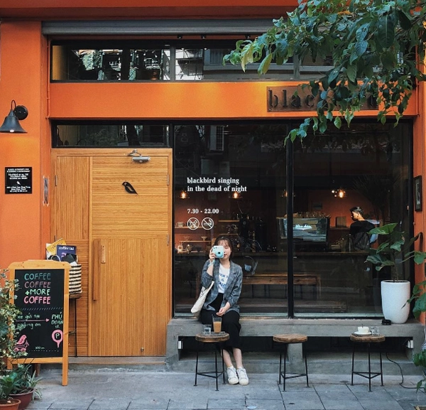 Địa chỉ cuối tuần: 2 quán cà phê được yêu thích nhờ mặt tiền ‘sống ảo’ ở Hà Nội