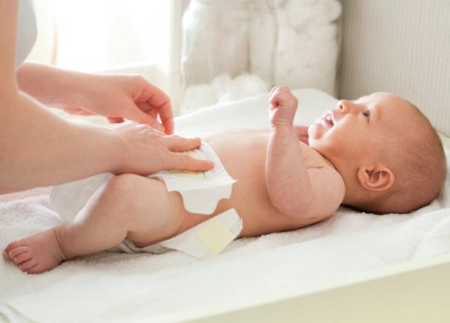 Dinh dưỡng cho trẻ bị đi ngoài phân sống