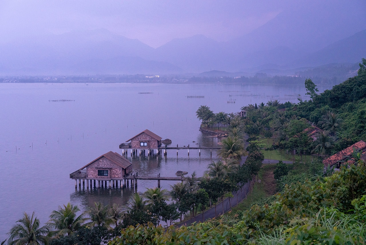 Độc đáo Vedana Lagoon Resort & Spa Huế, resort có bungalow nổi trên mặt nước đầu tiên ở Việt Nam